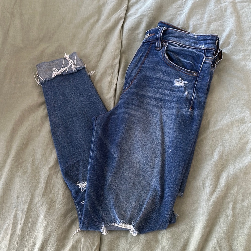 Distressed Hi Rise Jegging